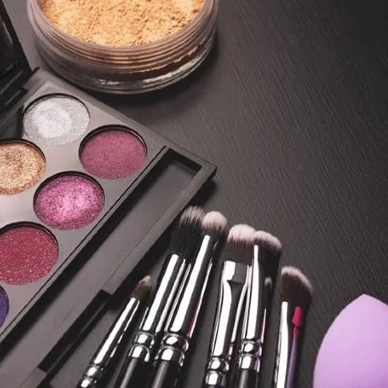 Individualni tečak ličenja - kozmetični salon Lakšmi